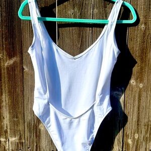 AllSisters White V-Neck Open Back One-Piece Swimsuit (Small)